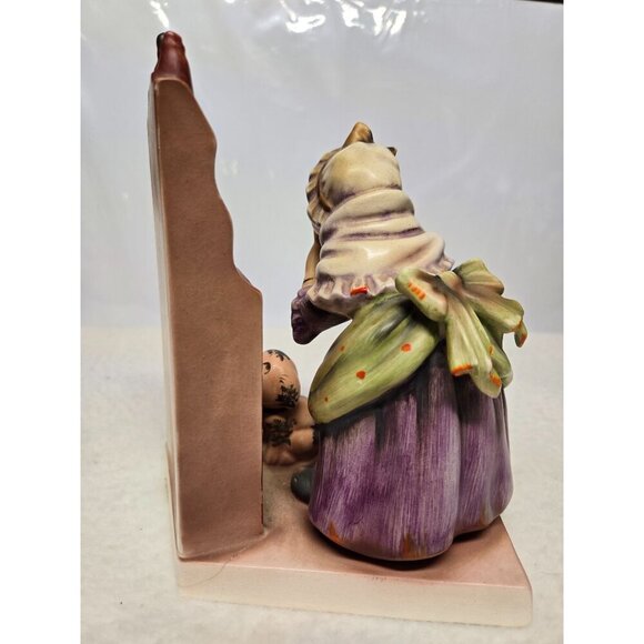 Old Mother Hubbard Figurine By Enesco - Hand-Painted Porcelain Vintage 7 in High - Picture 6 of 14